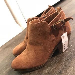 Sonoma Brown never worn ankle boots Sz 7